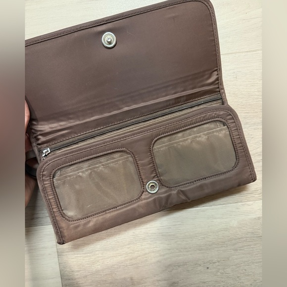 NWT Lug Travel Wallet - Picture 5 of 5